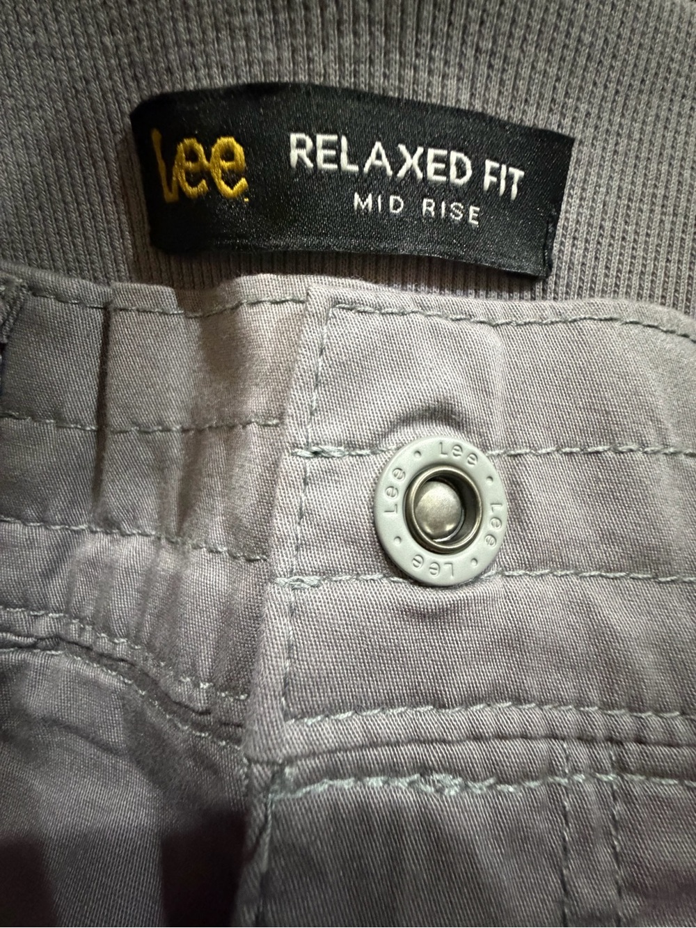 Lee Women’s Relaxed Fit Austyn Mid-Rise Cargo Capri Pants, Frost Gray, Size 10 - Picture 8 of 8